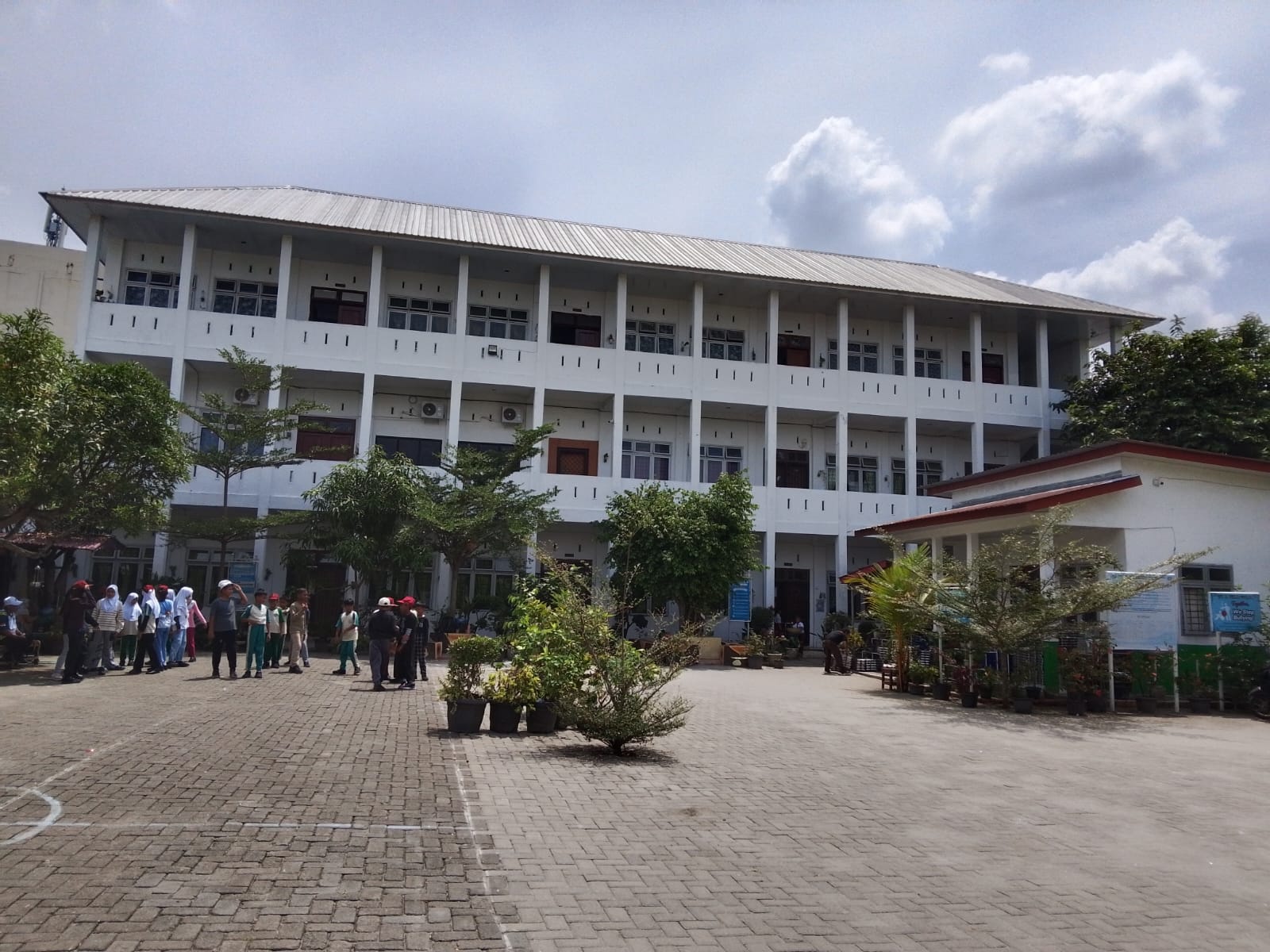 Gedung Sekolah SDN 064979